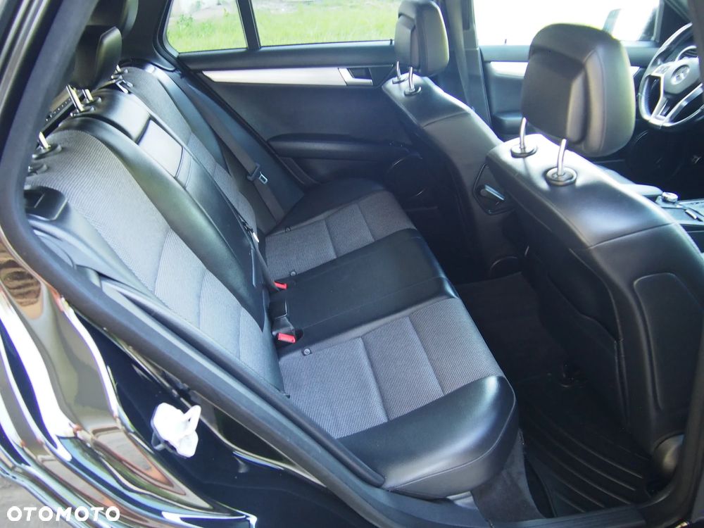 Mercedes-Benz Klasa C 220 CDI DPF (BlueEFFICIENCY) 7G-TRONIC Avantgarde - 24