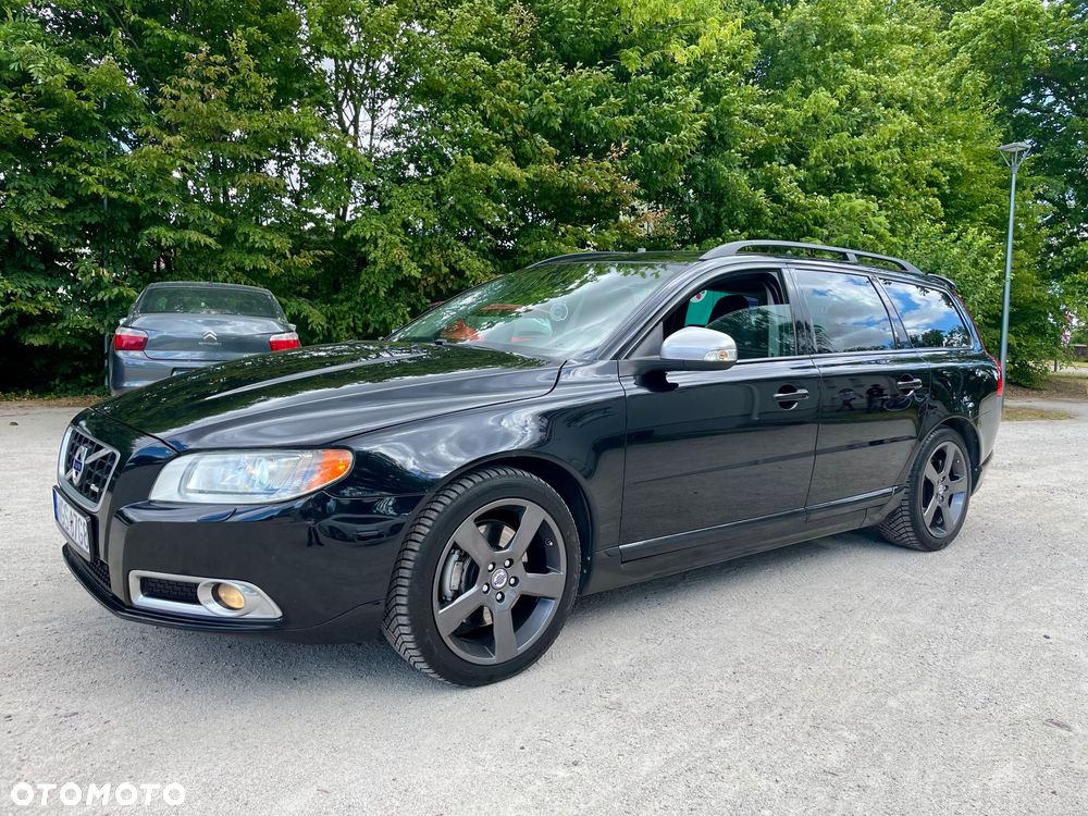 Volvo V70 D5 R-Design - 1