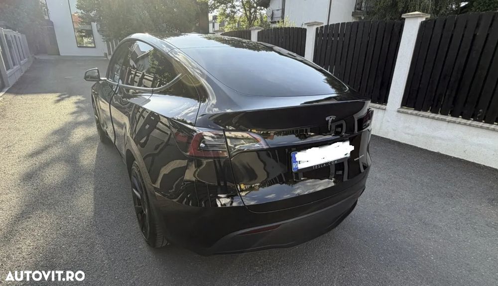 Tesla Model Y - 9