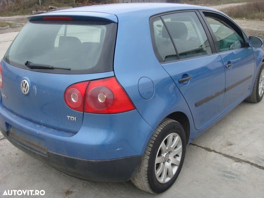 STOP VW GOLF 5 D. - 1