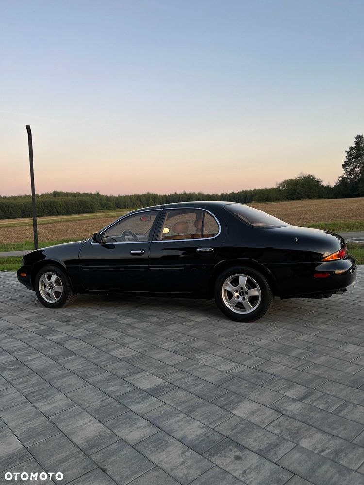 Infiniti J30 - 1
