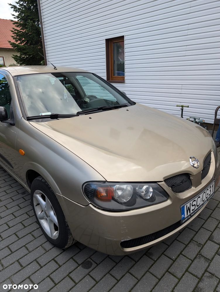 Nissan Almera 1.5 Base - 11