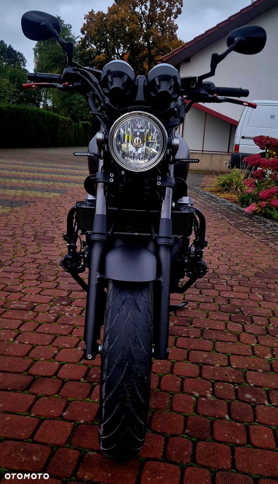 Yamaha XJR - 8