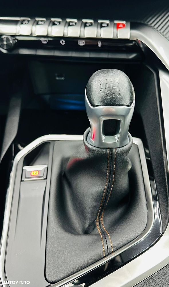 Peugeot 3008 PureTech 130 Stop & Start GPF Active - 23