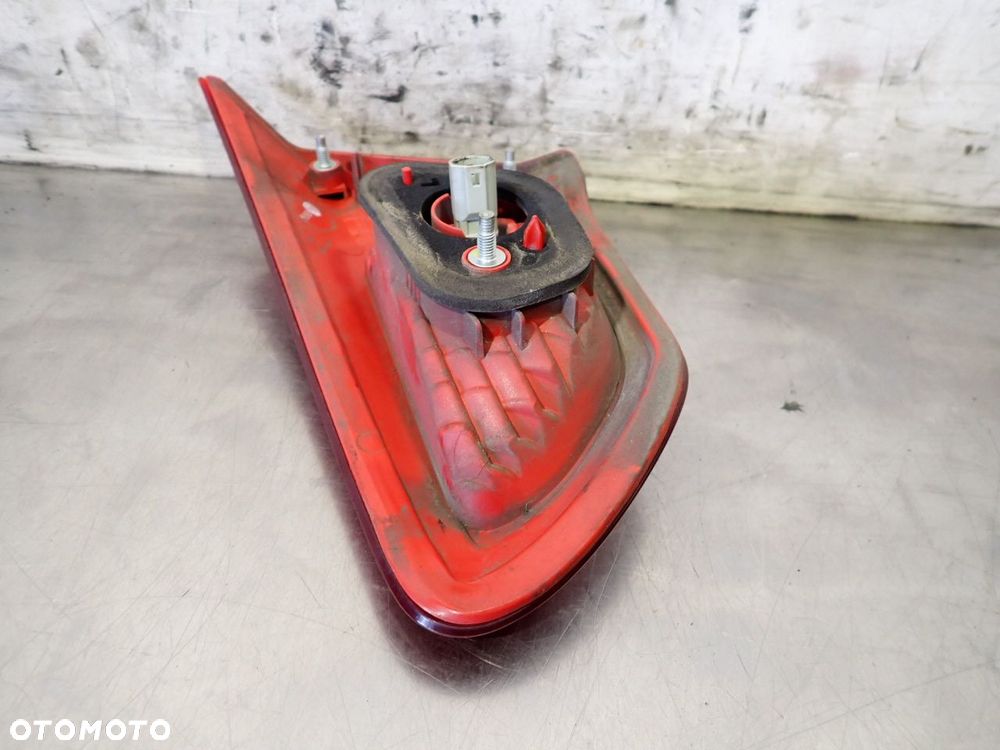 LAMPA LEWA TYLNA W KLAPIE MITSUBISHI LANCER VIII  132-87977 - 8