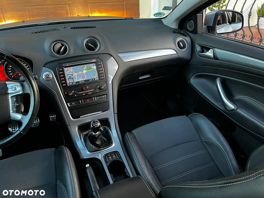 Ford Mondeo 2.0 TDCi Champions Edition - 28