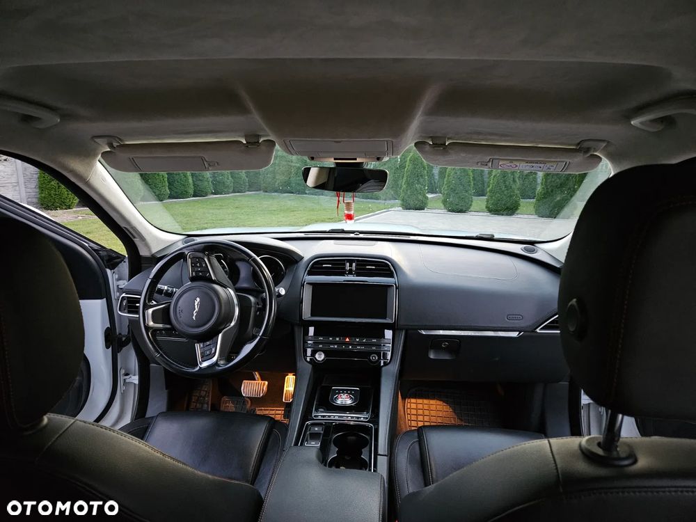 Jaguar F-Pace 2.0 i4P AWD Prestige - 3