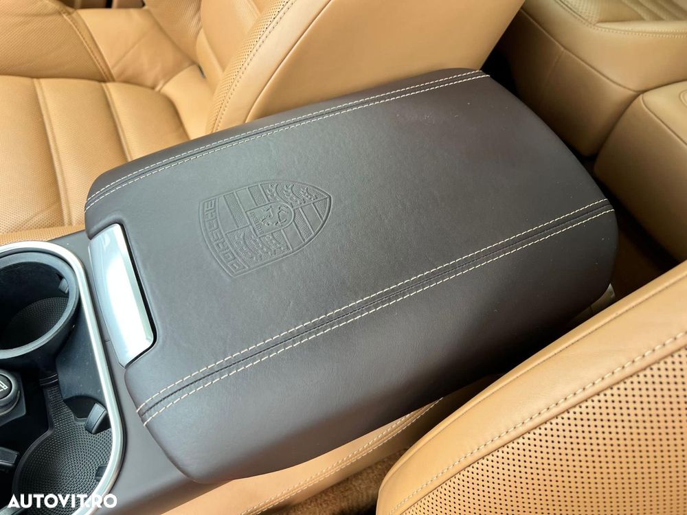 Porsche Cayenne 3.0 L - 16