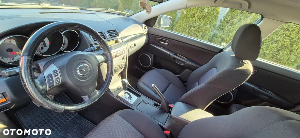 Mazda 3 1.6 Active + - 7
