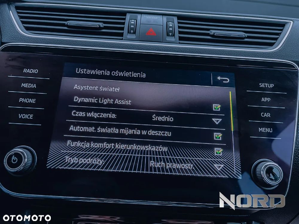 Skoda Superb 2.0 TDI Ambition DSG - 33