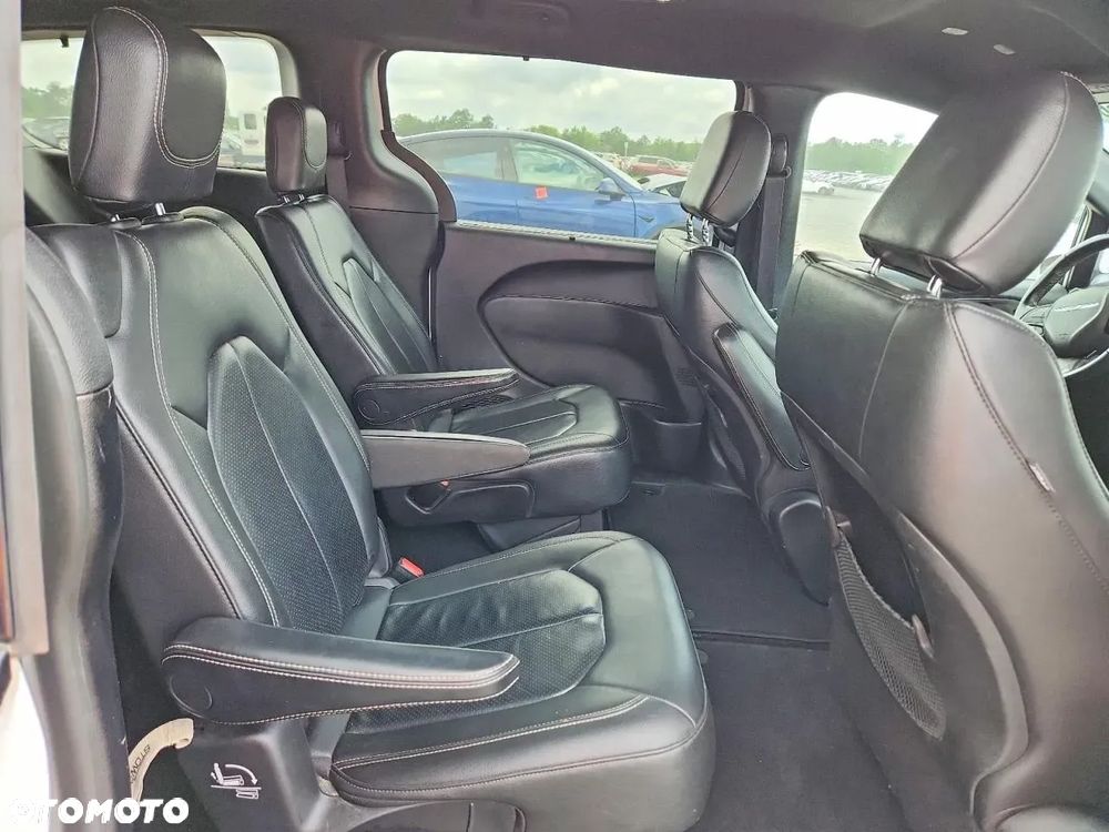 Chrysler Pacifica - 10