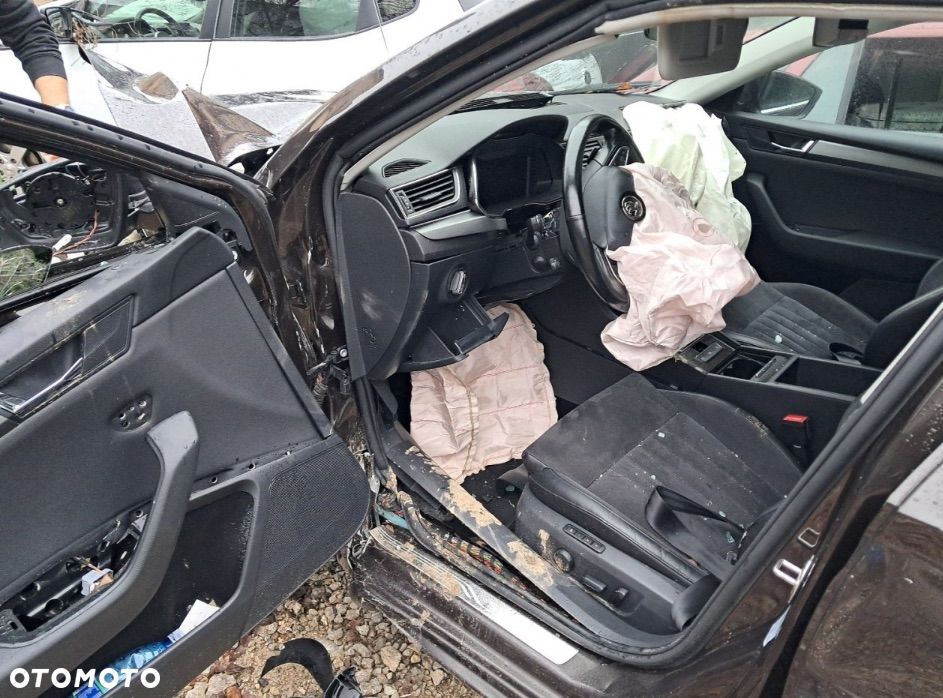 Skoda Superb 2.0 TDI DSG Active - 6