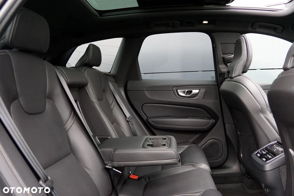 Volvo XC 60 B5 B AWD Ultimate Black Edition - 27