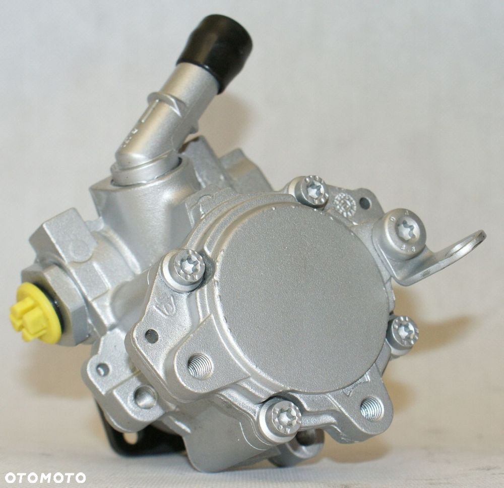 POMPA WSPOMAGANIA BMW 2.0D E90 E91 32414051133 - 2