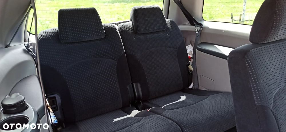 Mitsubishi Grandis - 13
