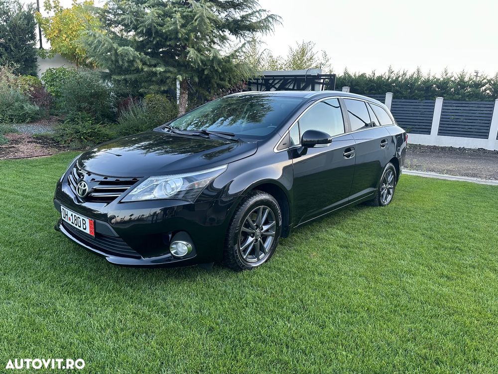 Toyota Avensis Combi 2.0 D-4D Business Edition - 1