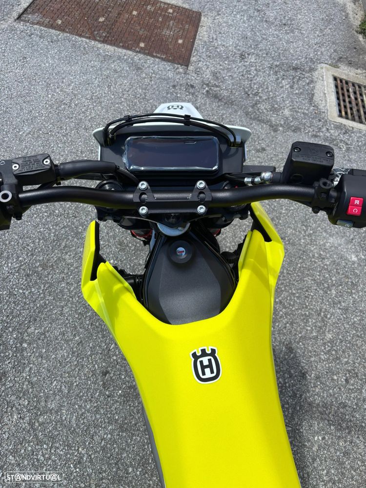 Husqvarna 701 Supermoto - 8