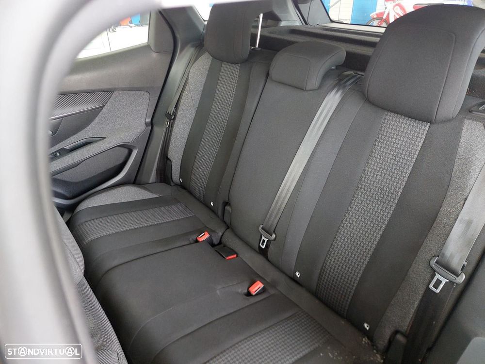 Peugeot 3008 1.5 BlueHDi Active Pack — fotografia 17