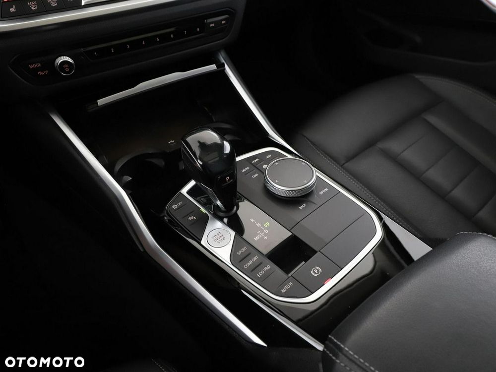 BMW Seria 3 320d xDrive MHEV Luxury Line - 31
