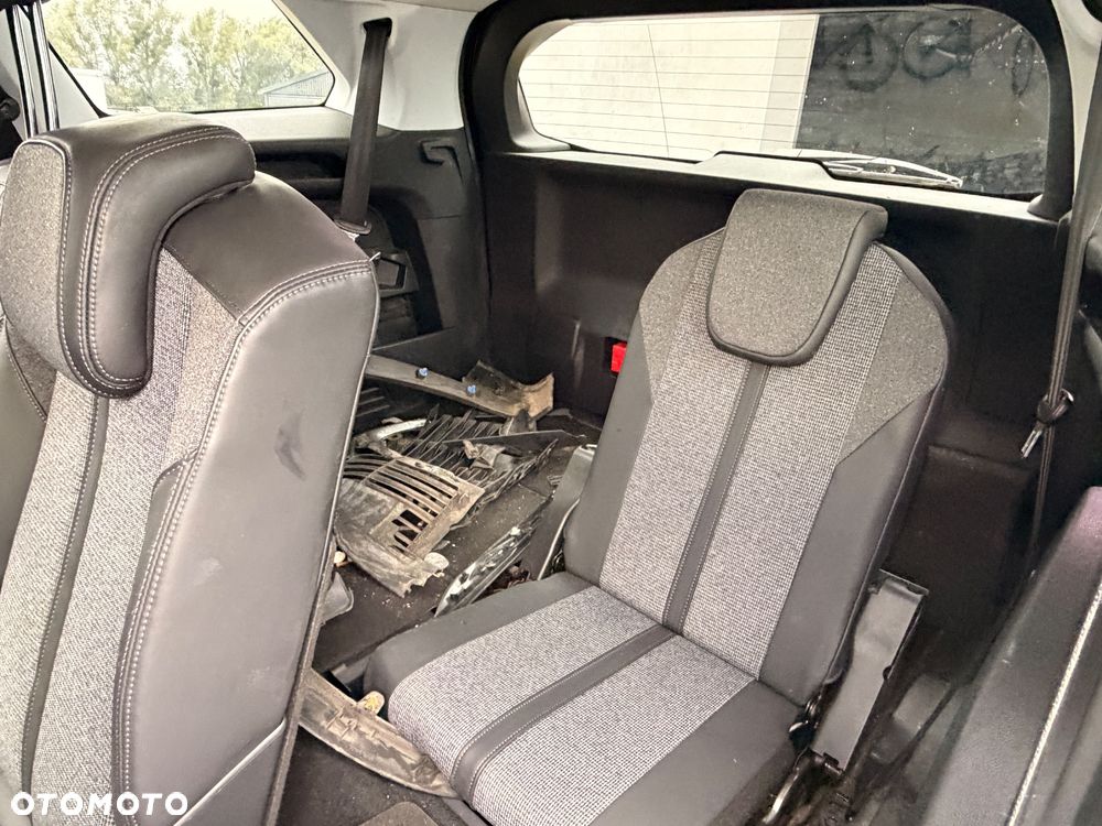 Peugeot 5008 PureTech 130 EAT8 Stop & Start GT - 24