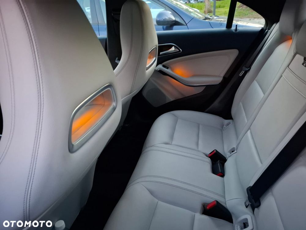 Mercedes-Benz CLA 250 4Matic 7G-DCT Sport - 18