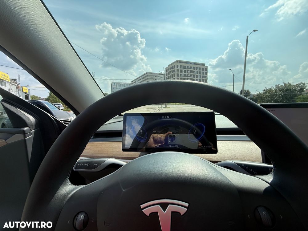 Tesla Model Y Performance - 16