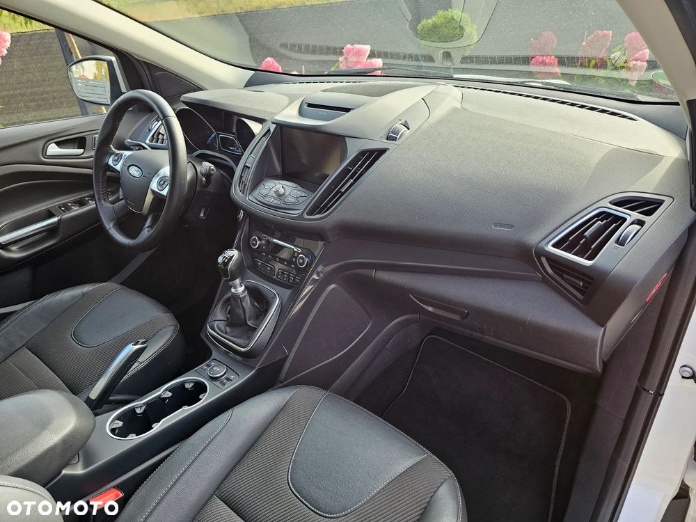 Ford Kuga 2.0 TDCi 2x4 Titanium - 39