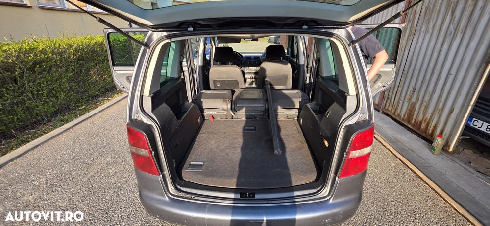 Volkswagen Touran 2.0 TDI DPF Highline - 6