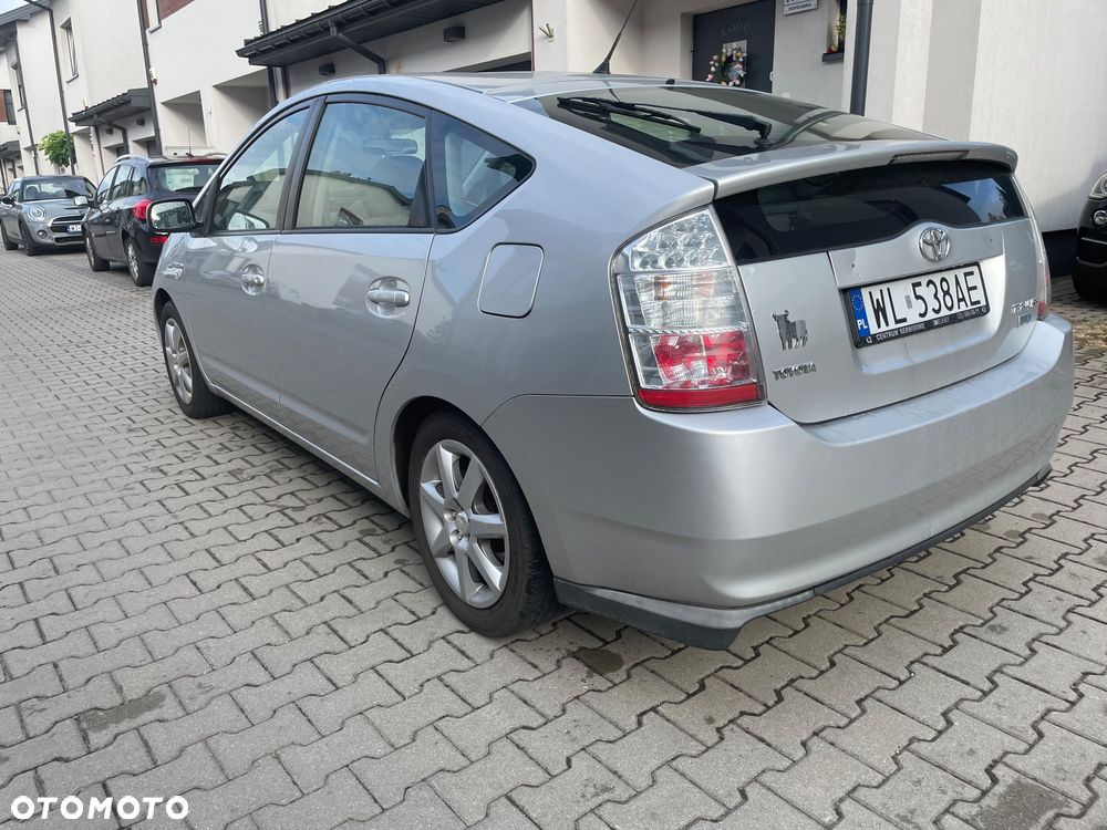 Toyota Prius (Hybrid) Sol - 24