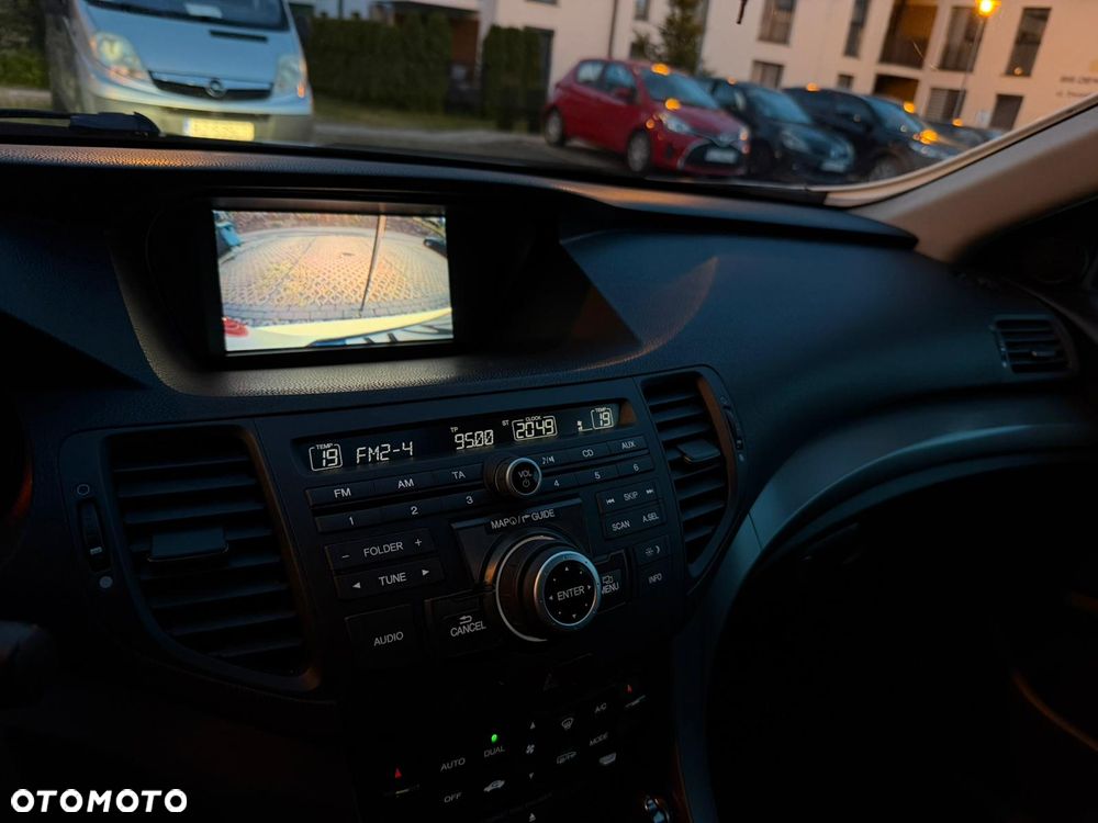 Honda Accord 2.0 Executive Nav - 10