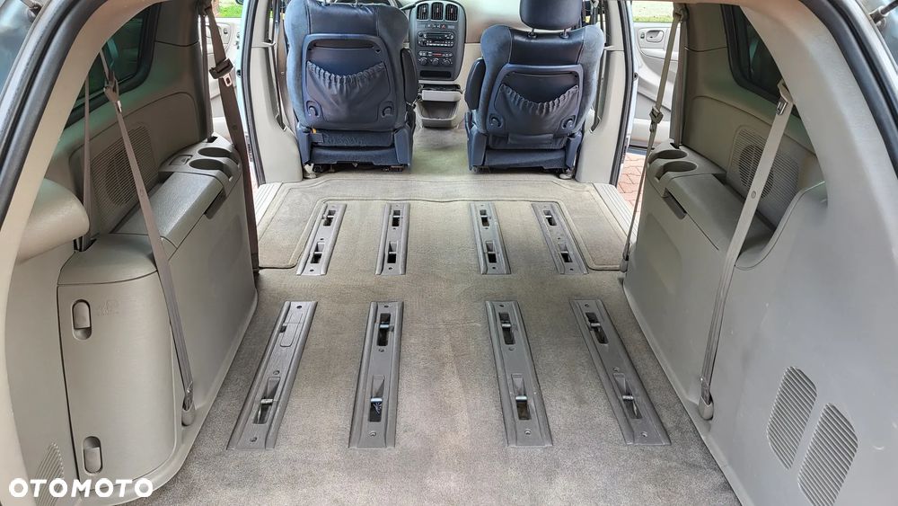 Dodge Grand Caravan 3.3 SE - 19