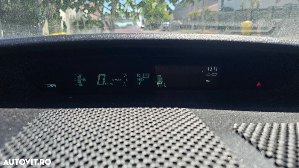 Toyota Prius (Hybrid) Sol - 26