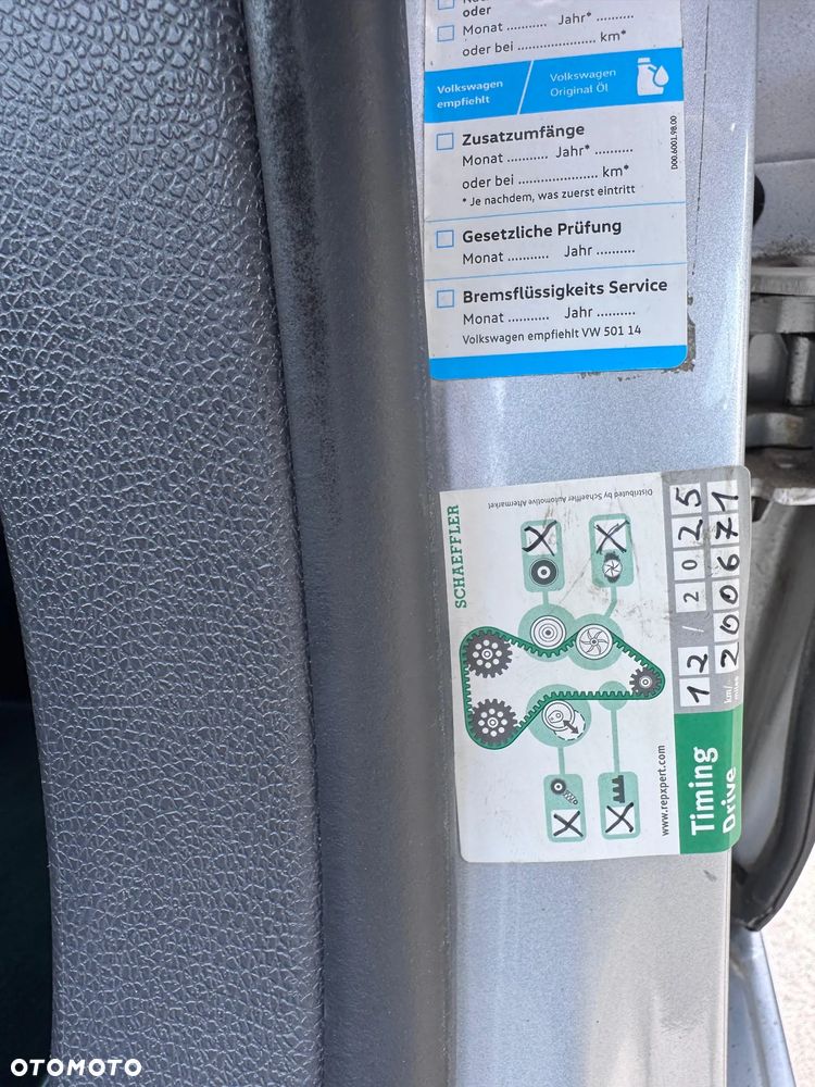 Volkswagen Golf 2.0 TDI DPF BlueMotion Technology MATCH - 16