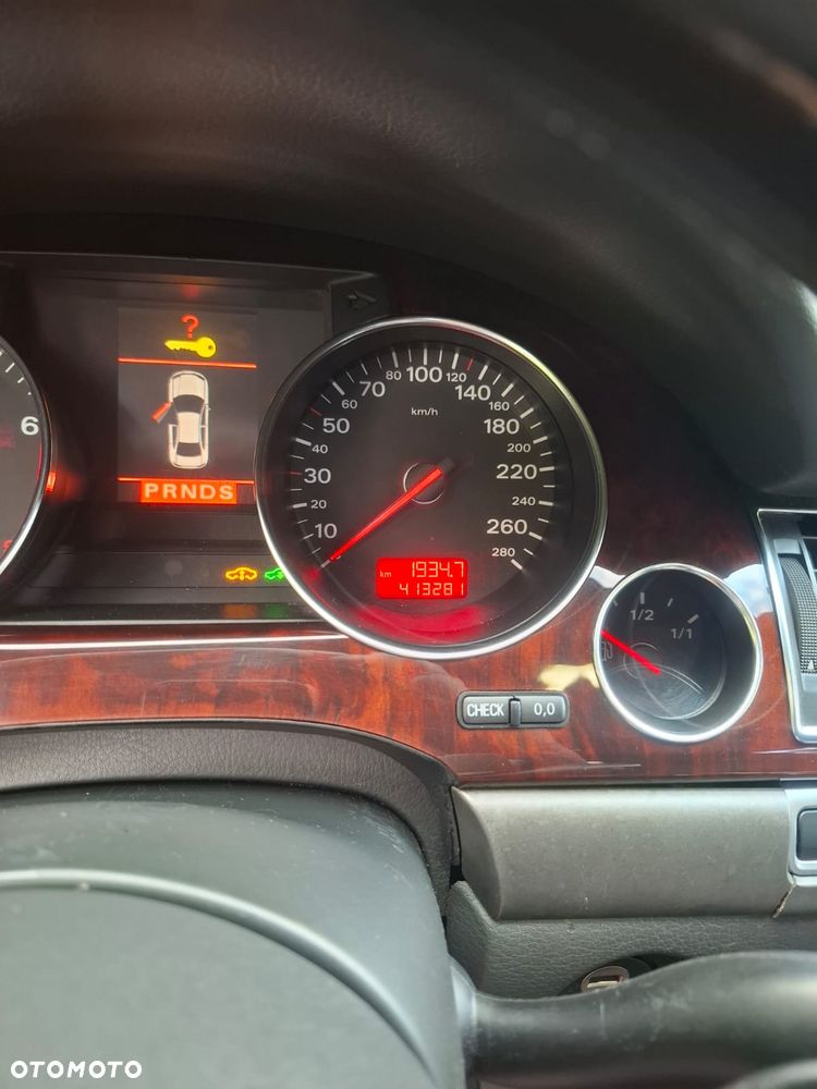 Audi A8 4.2 L Quattro - 10