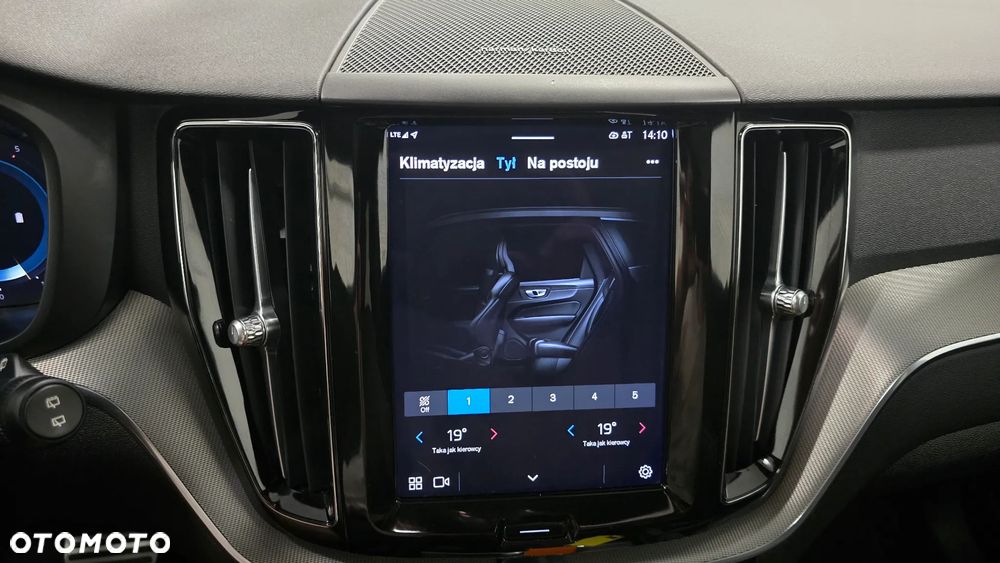 Volvo XC 60 B4 D AWD Ultimate Dark - 35