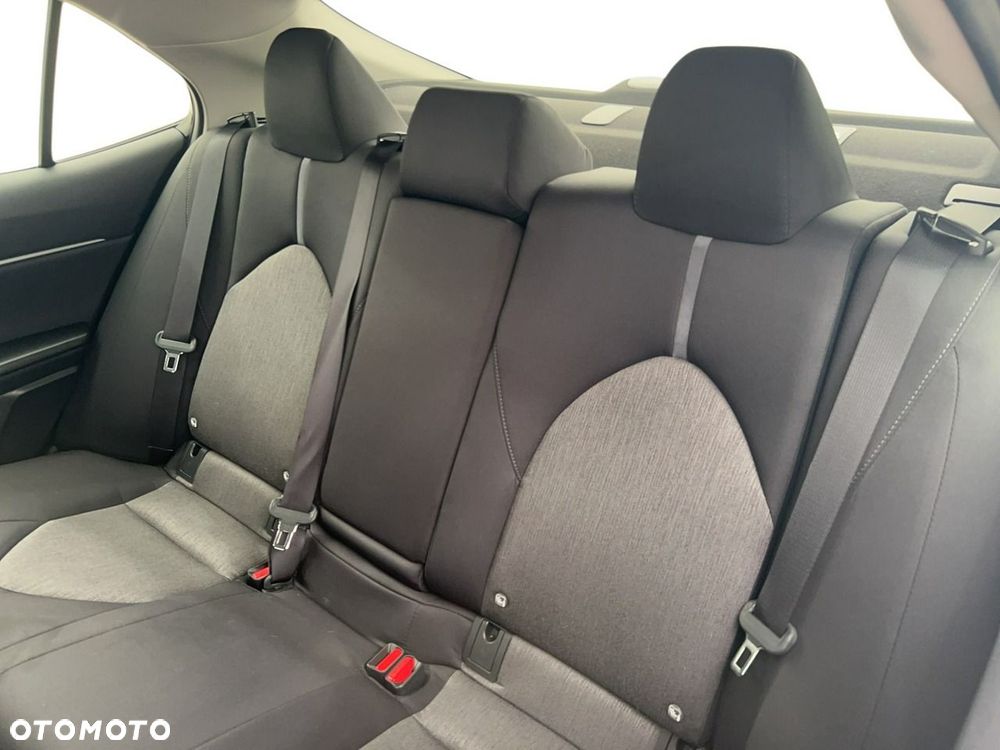 Toyota Camry - 12