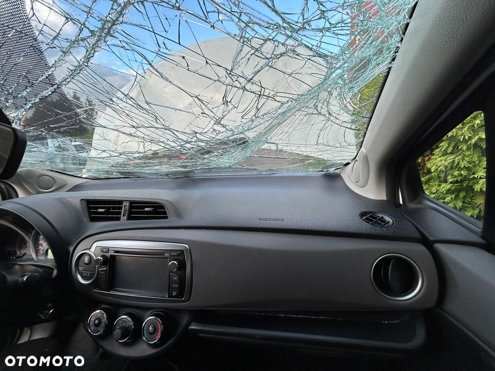 Toyota Yaris 3 III DESKA KOKPIT KONSOLA PODUSZKI PASY - 1