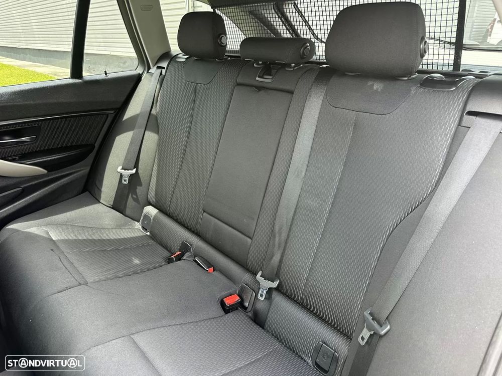 BMW 318 d Aut. Sport Line - 26