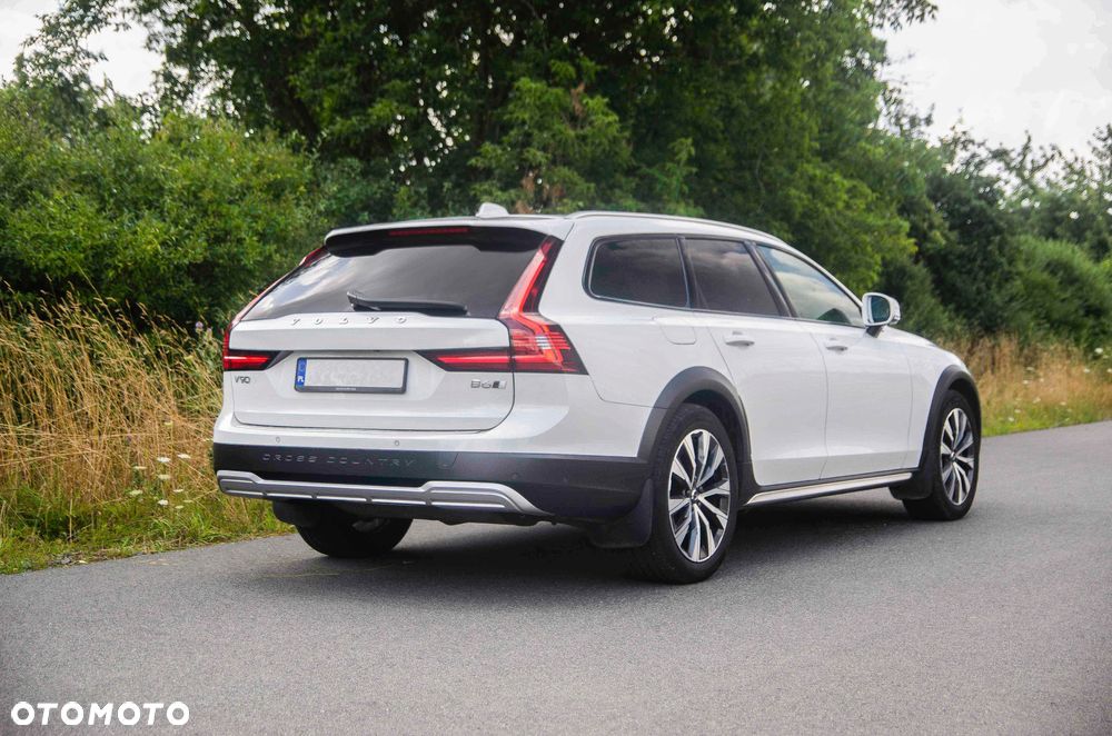 Volvo V90 Cross Country - 10