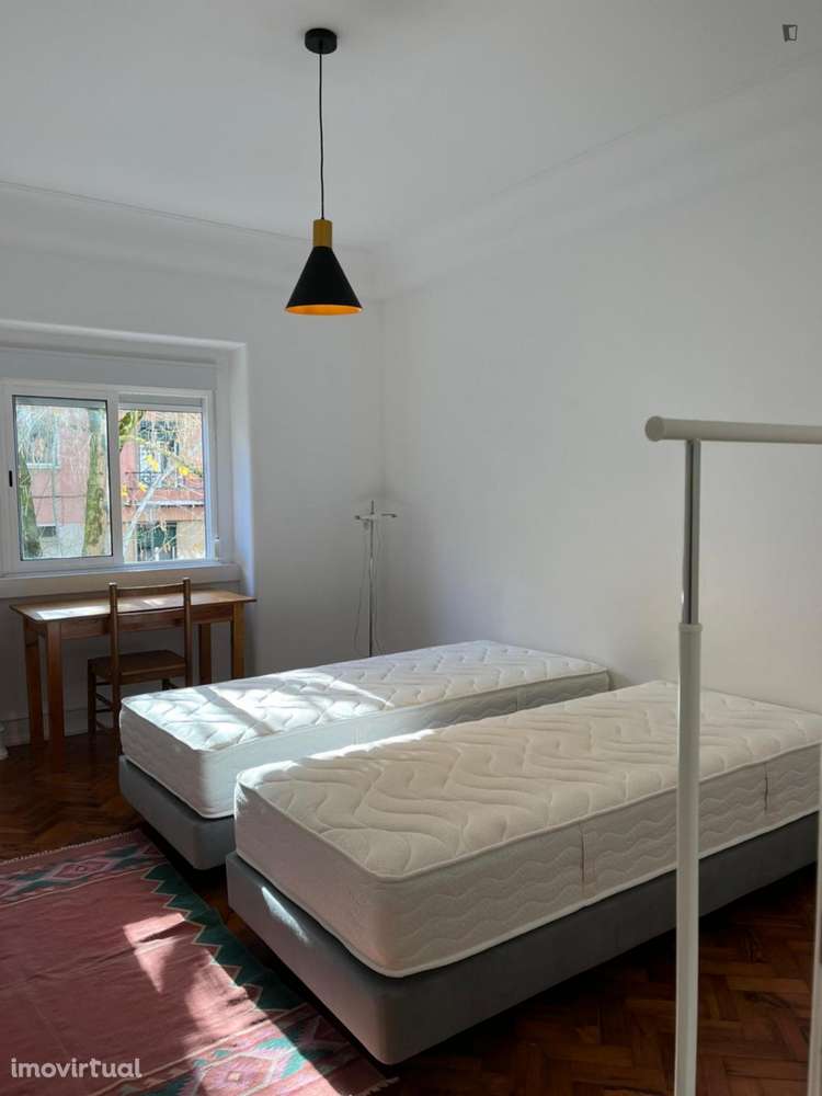 Quarto - localizado em Roma-Areeiro Lisbon - Grande imagem: 3/10