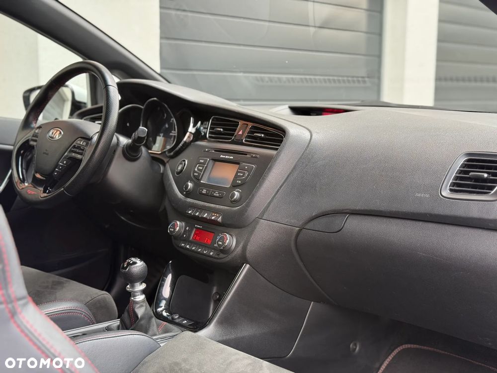 Kia Ceed Cee'd 1.6 T-GDI GT - 24