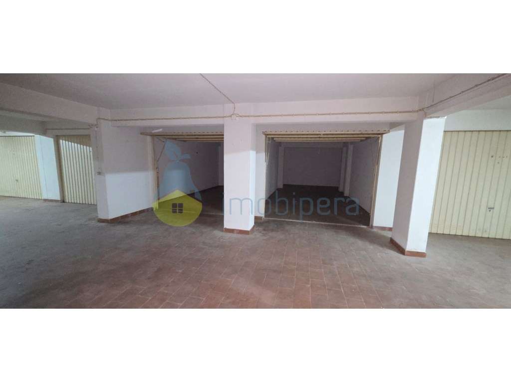 Garagem fechada em Sra da Rocha Lagoa - Grande imagem: 5/15