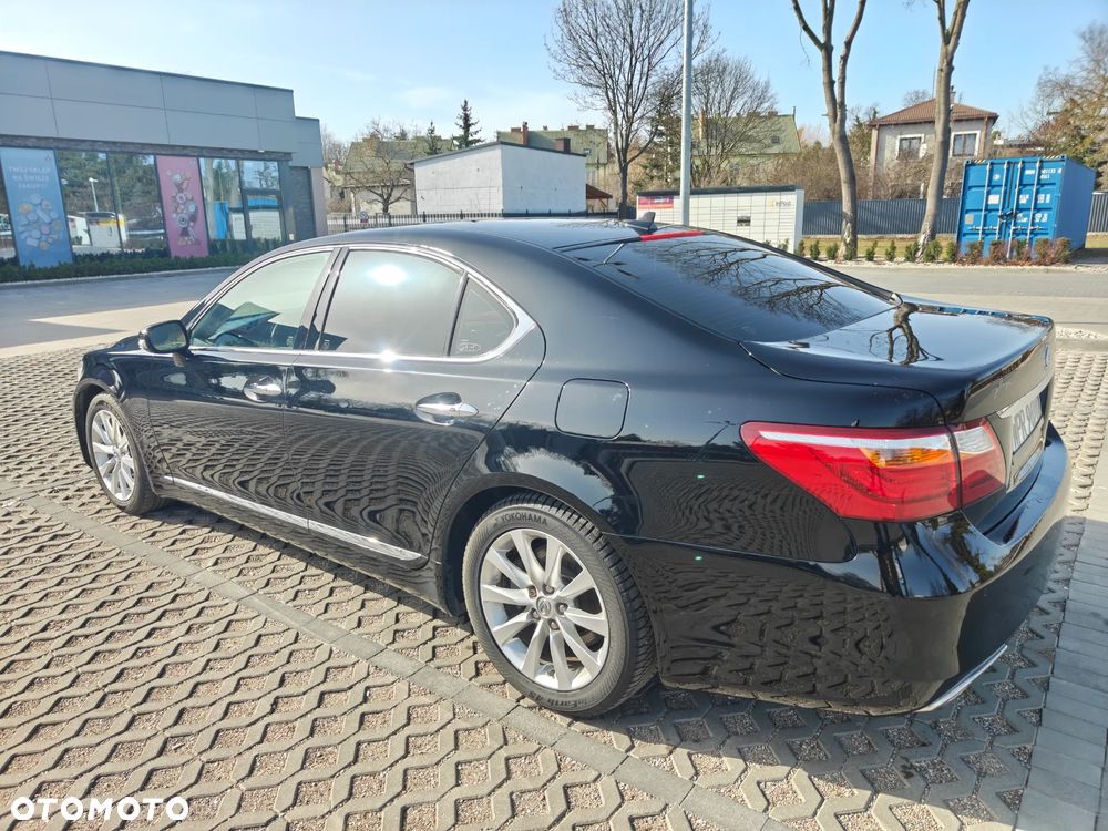 Lexus LS - 3