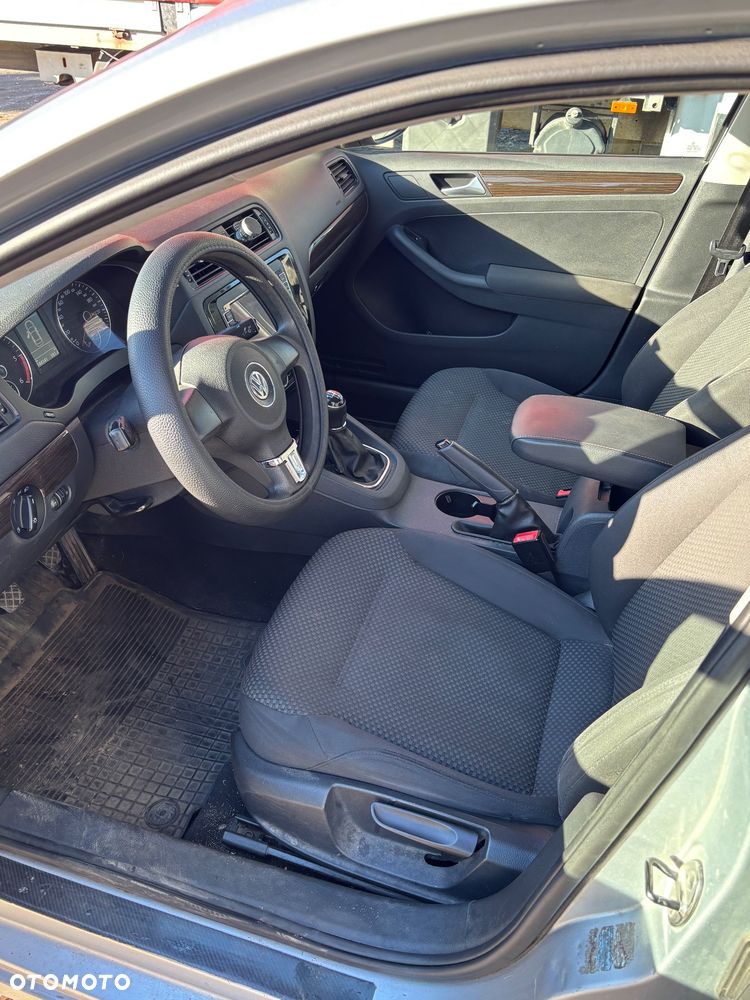 Volkswagen Jetta - 14