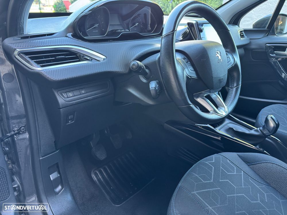 Peugeot 2008 BlueHDi 100 STOP & START Signature - 13