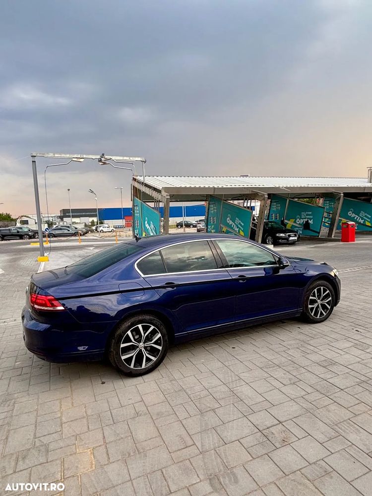Volkswagen Passat - 12