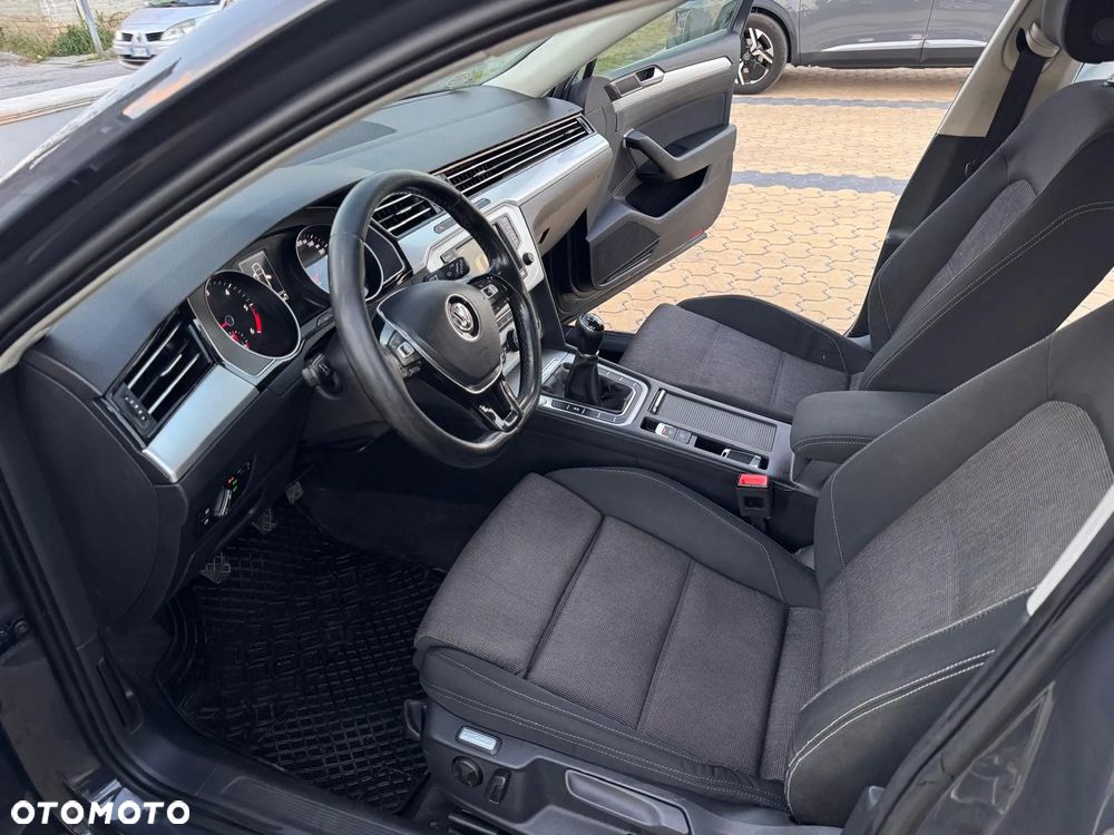 Volkswagen Passat Variant 1.6 TDI (BlueMotion Technology) Comfortline - 24