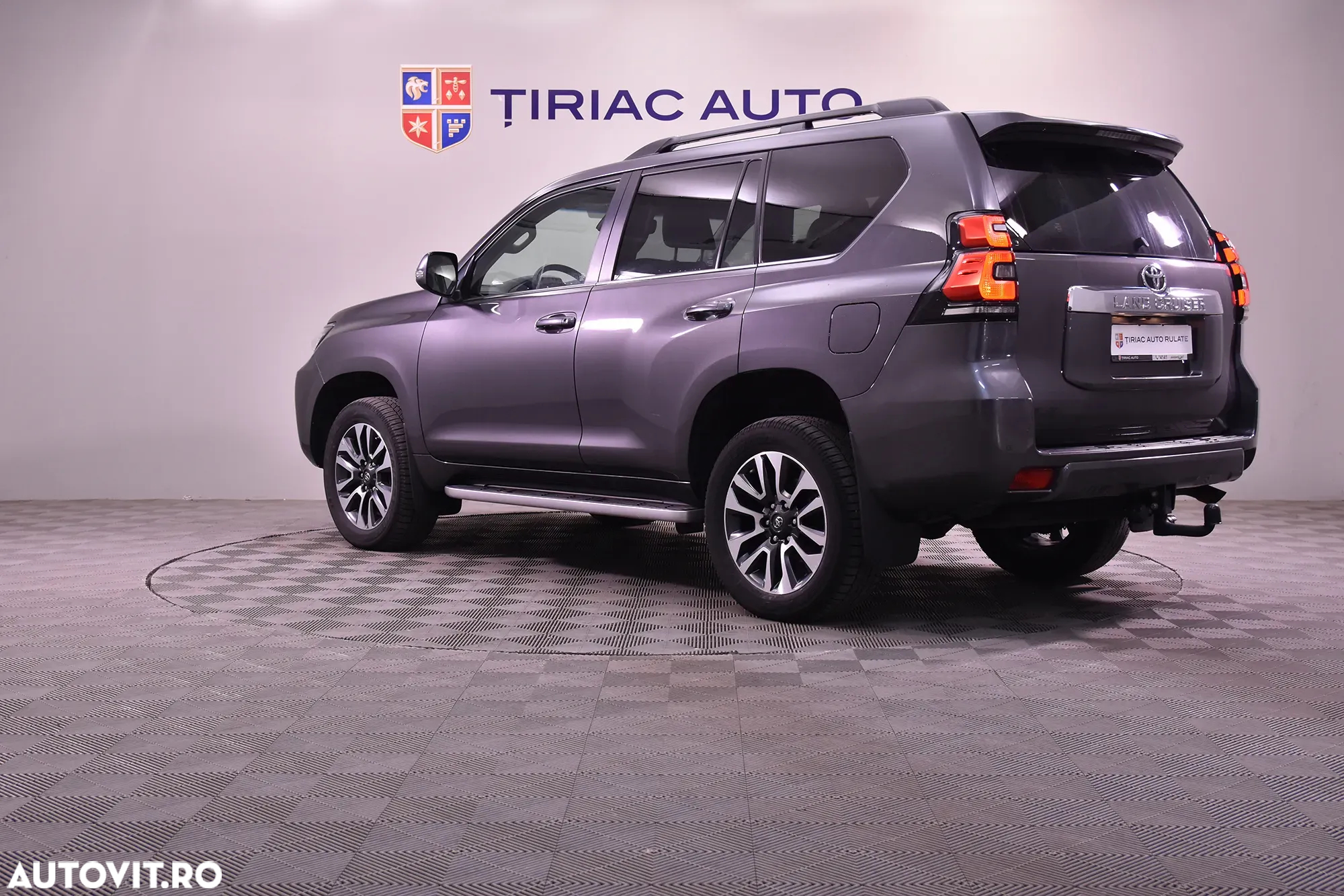 Toyota Land Cruiser - 3