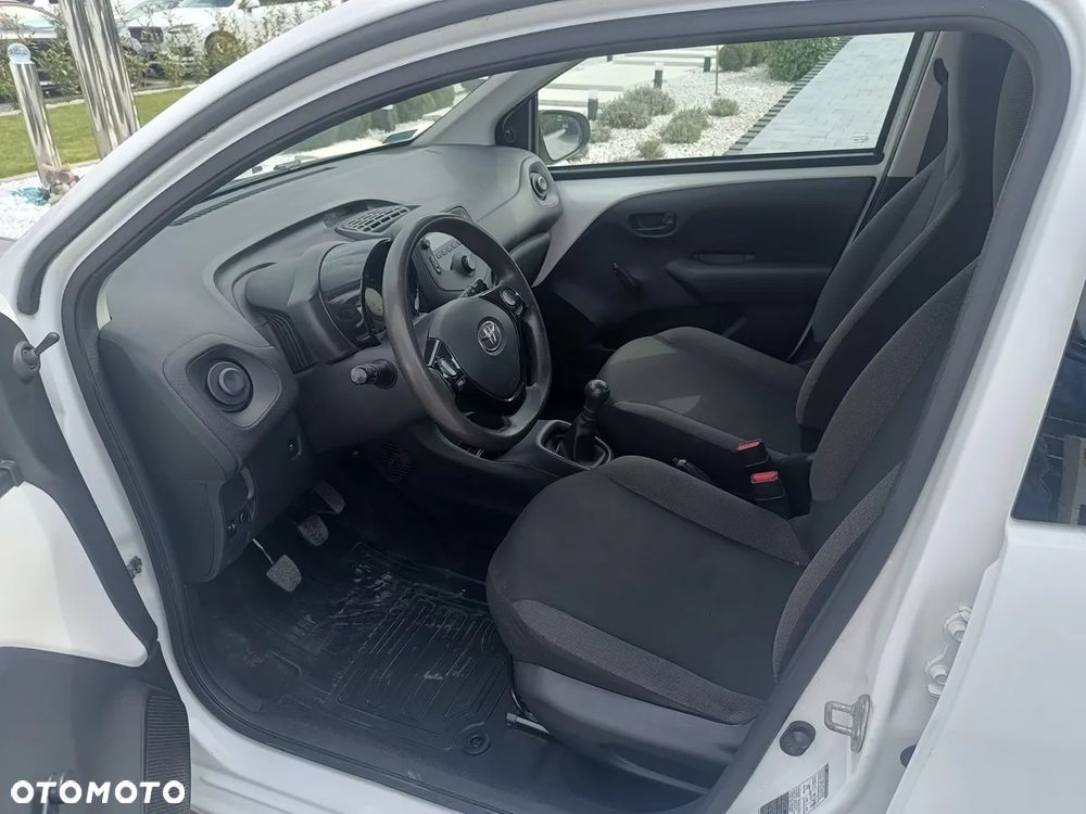 Toyota Aygo x - 7