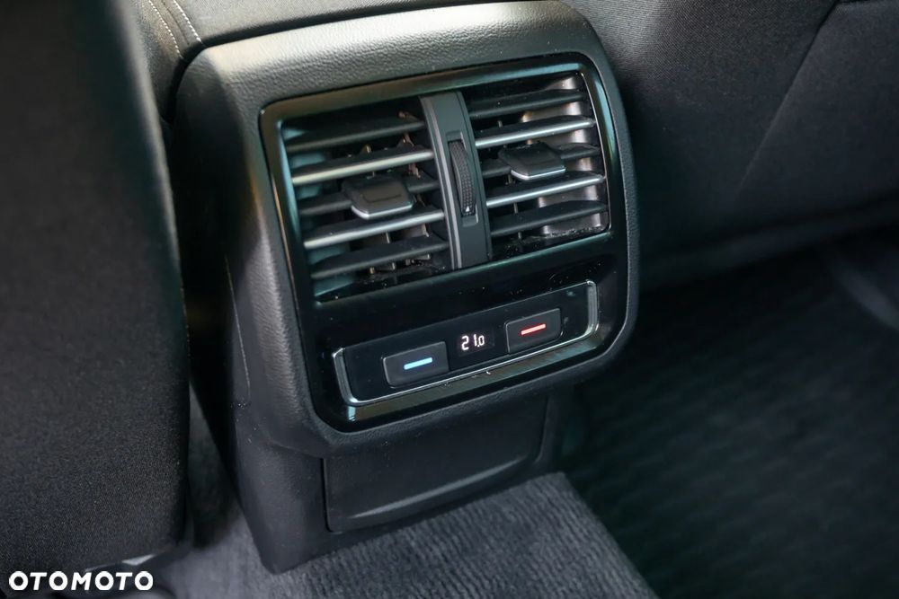 Volkswagen Passat Variant 2.0 TDI SCR DSG - 35